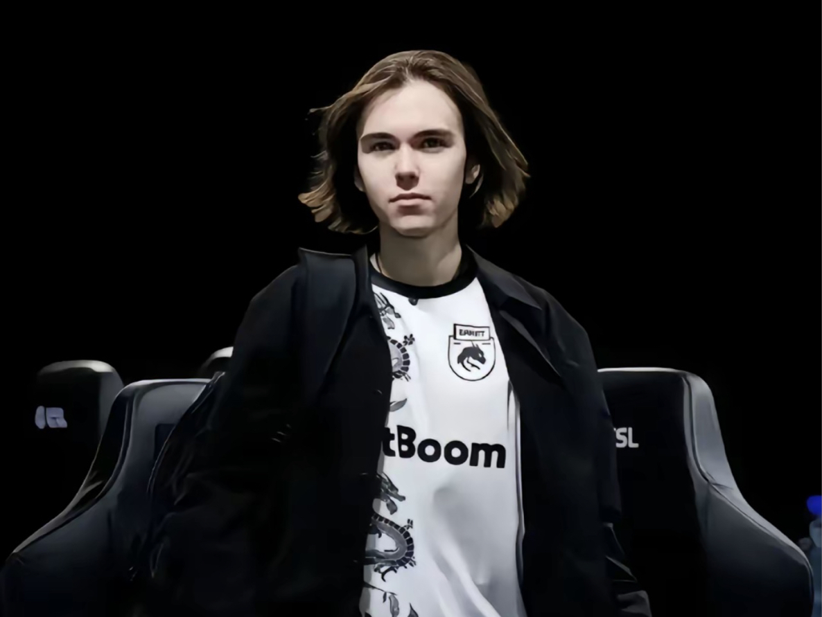 LPL 今天的结果： Anyone's Legend 连续赢得三场比赛，作为A组第一晋级下一轮。 EDward Gaming 明天将面对 LNG Esports 。