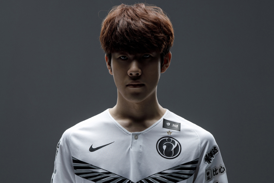 扑克决策的核心逻辑（扑克决策的关键原理）