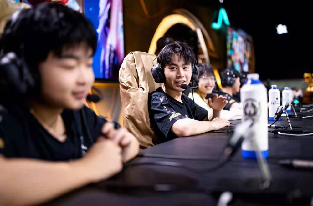 2025LPL夏季赛常规赛第一周最数据：FoFo获得首周最高KDA