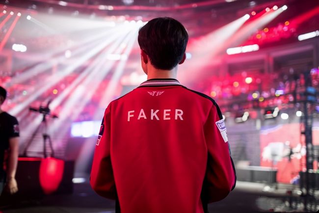 传闻： 100 Thieves 接近签下瑞典天才poiii